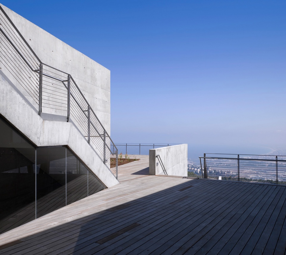 ▼屋顶观景平台,viewing platform两个翼楼之间的关系还体现在建筑的