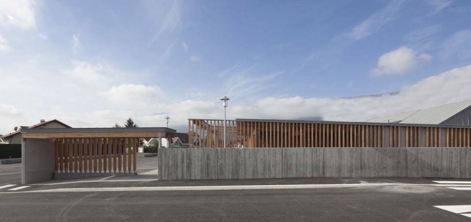 house childhood at saint genis pouilly by clermont architectes