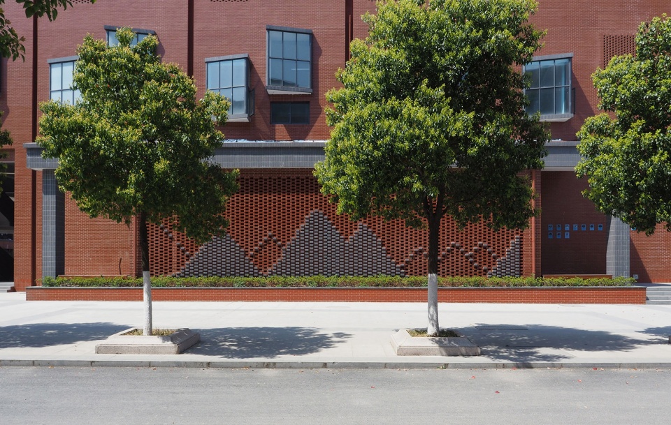 jinhong middle school gymnasium china by le architects