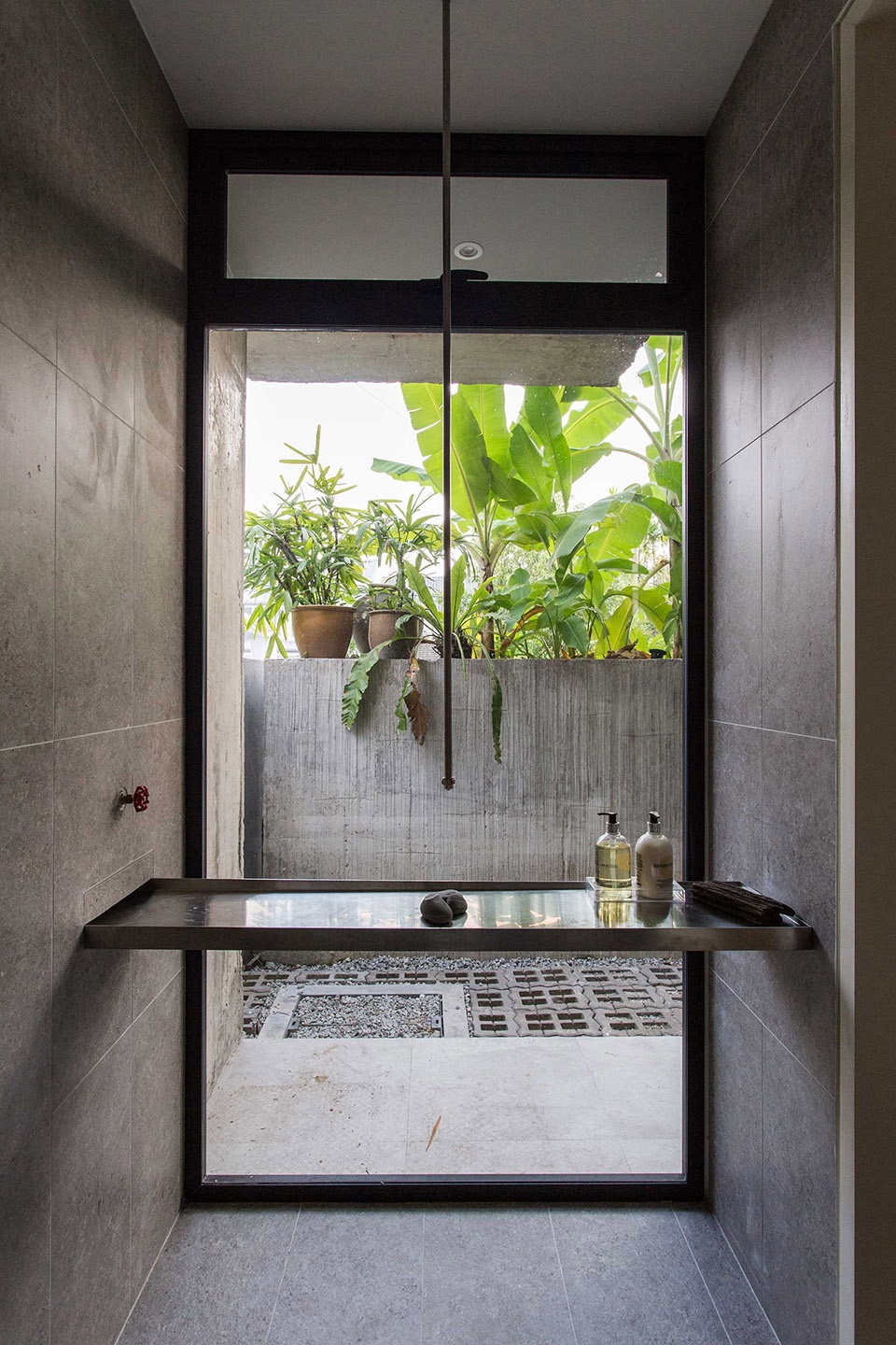 planter box house by formzero