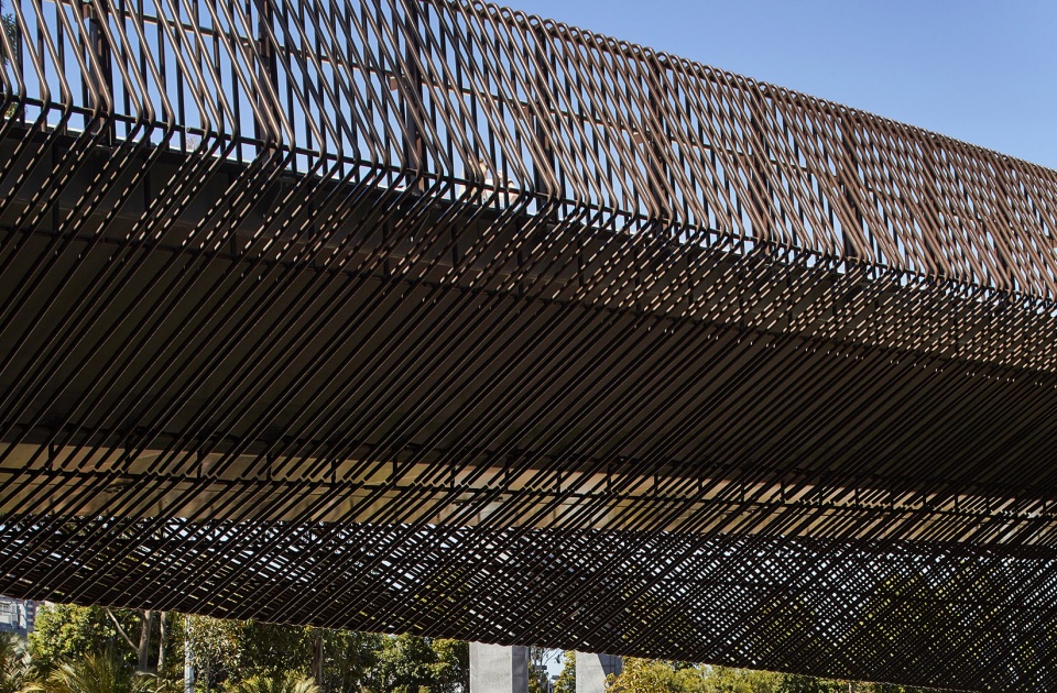 tanderrum pedestrian bridge by john wardle architects nadaaa
