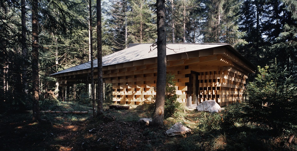 woodpile by kengo kuma and associates
