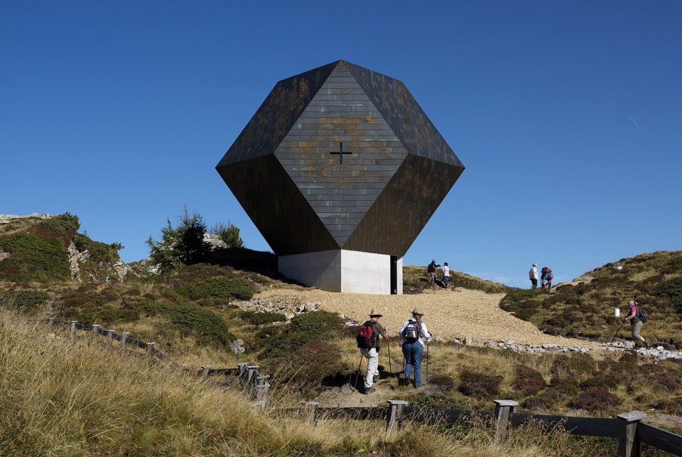 garnet chapel in penkenjoch by mario botta architetti