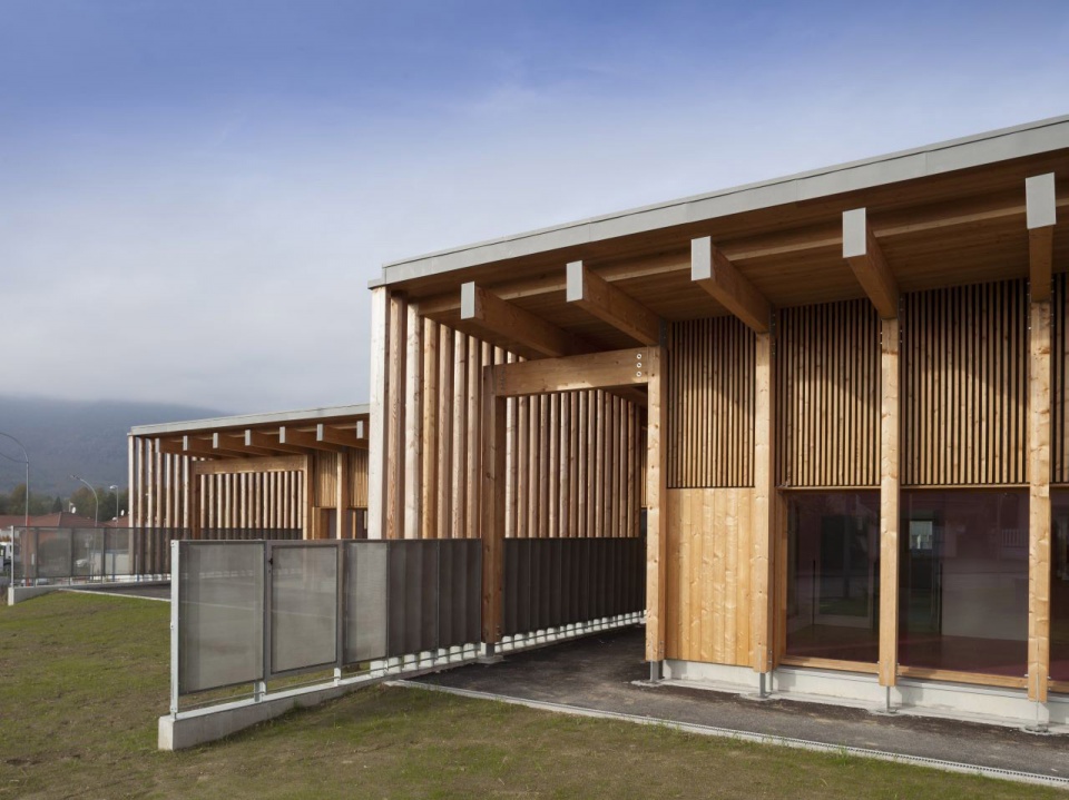 house childhood at saint genis pouilly by clermont architectes