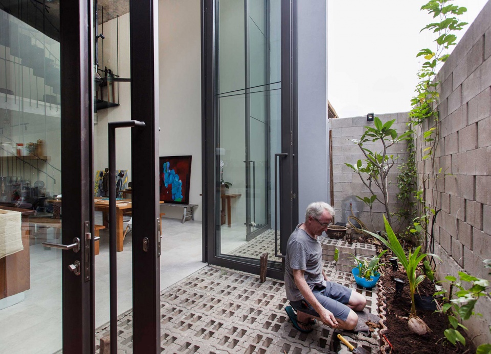 planter box house by formzero