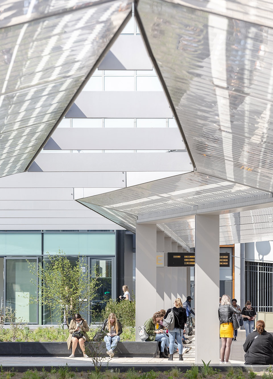 bus station tilburg by cepezed