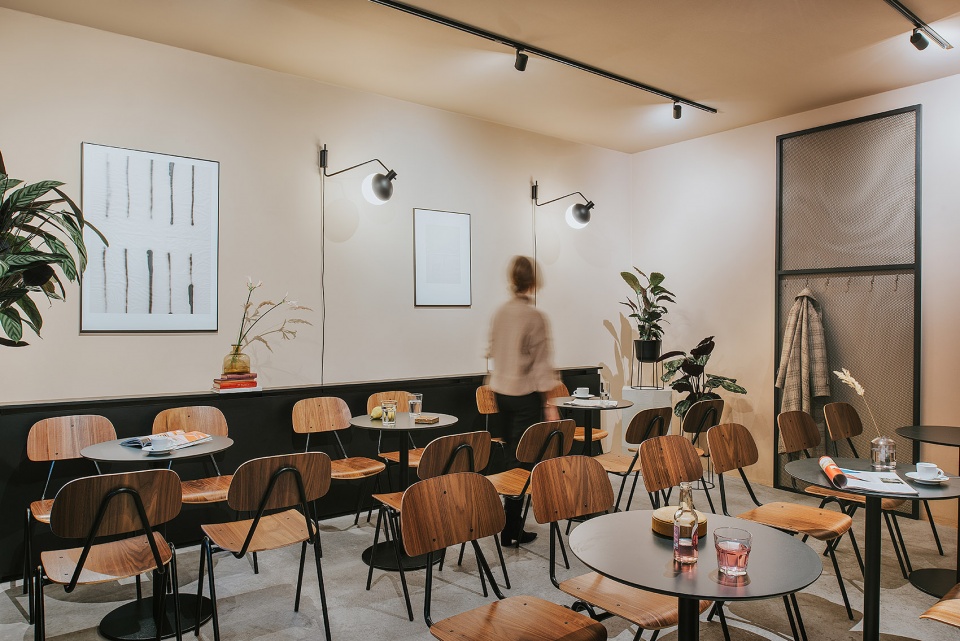 regular bar by regular company