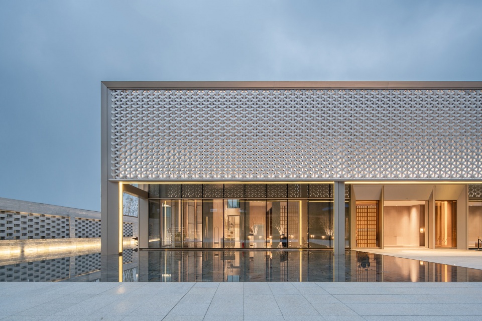 重庆万科翡翠公园 / 上海日清建筑设计有限公司
生活的艺术,始于园,承于堂,聚于院