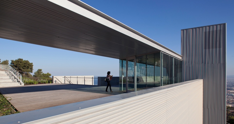 haifa university student center by chyutin architects
