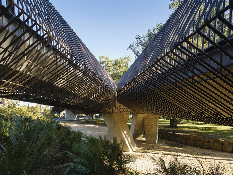 tanderrum pedestrian bridge by john wardle architects nadaaa