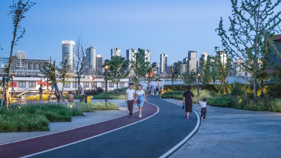 public space of yangpu riverfront south section phase ii china by daguan landscape design