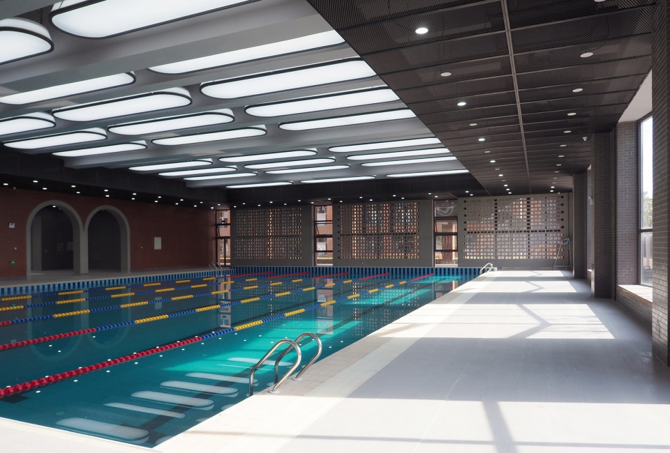 jinhong middle school gymnasium china by le architects