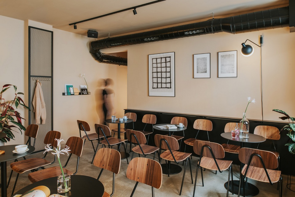 regular bar by regular company