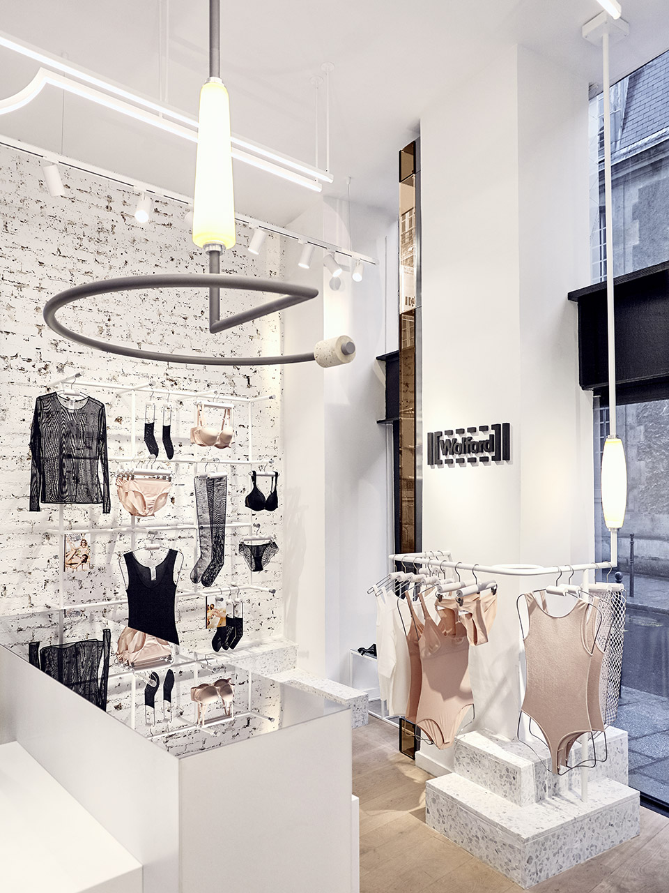 Wolford Store Paris by Studio Modijefsky 谷德设计网