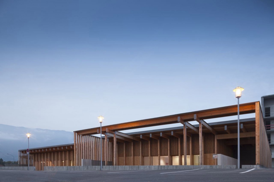 house childhood at saint genis pouilly by clermont architectes