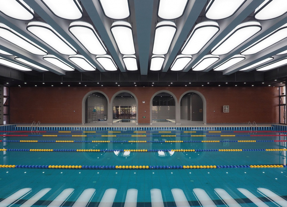 jinhong middle school gymnasium china by le architects