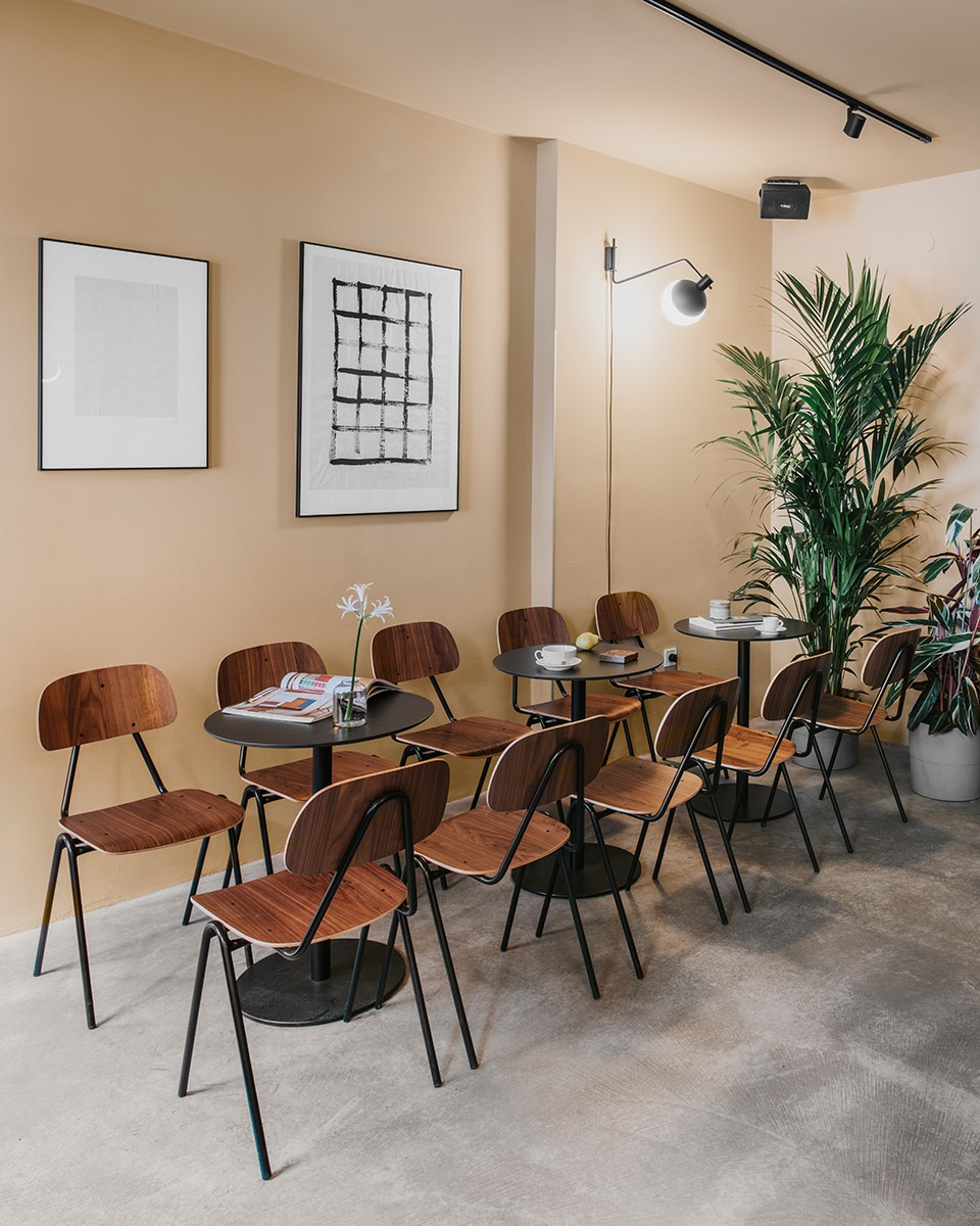 regular bar by regular company