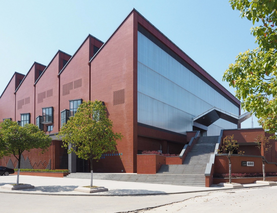 jinhong middle school gymnasium china by le architects