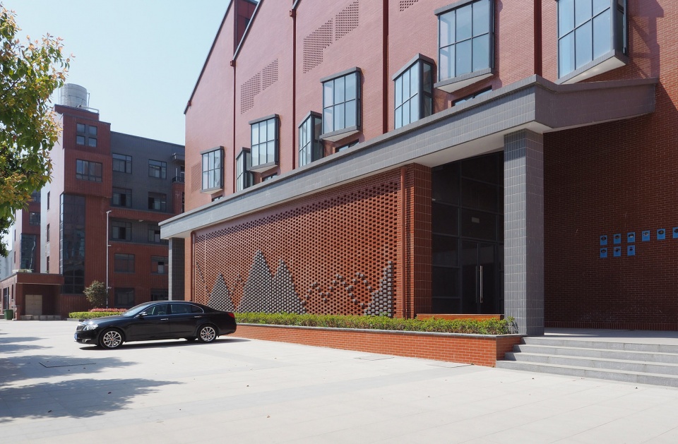 jinhong middle school gymnasium china by le architects