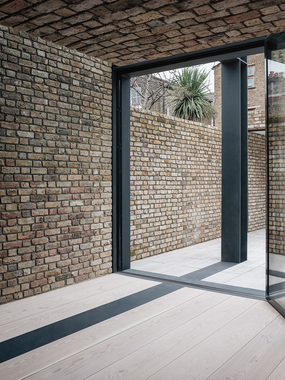 repoussoir by con form architects