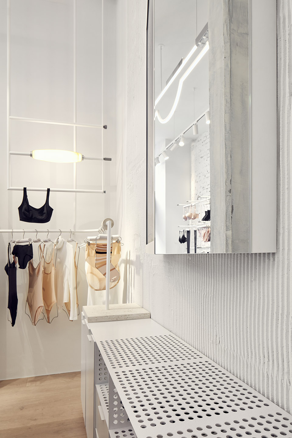 Wolford Store Paris by Studio Modijefsky 谷德设计网