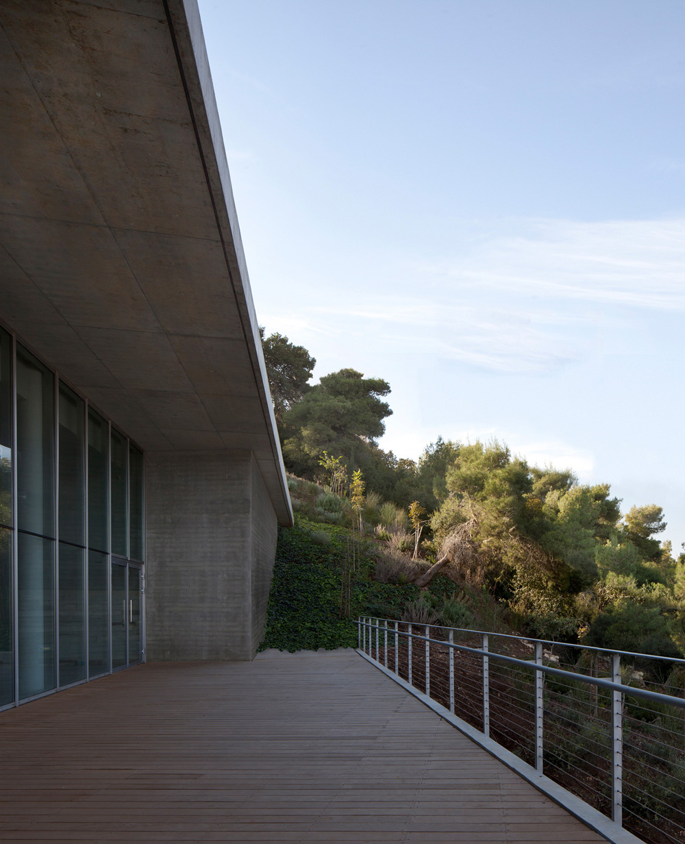 Haifa university student center by chyutin architects 