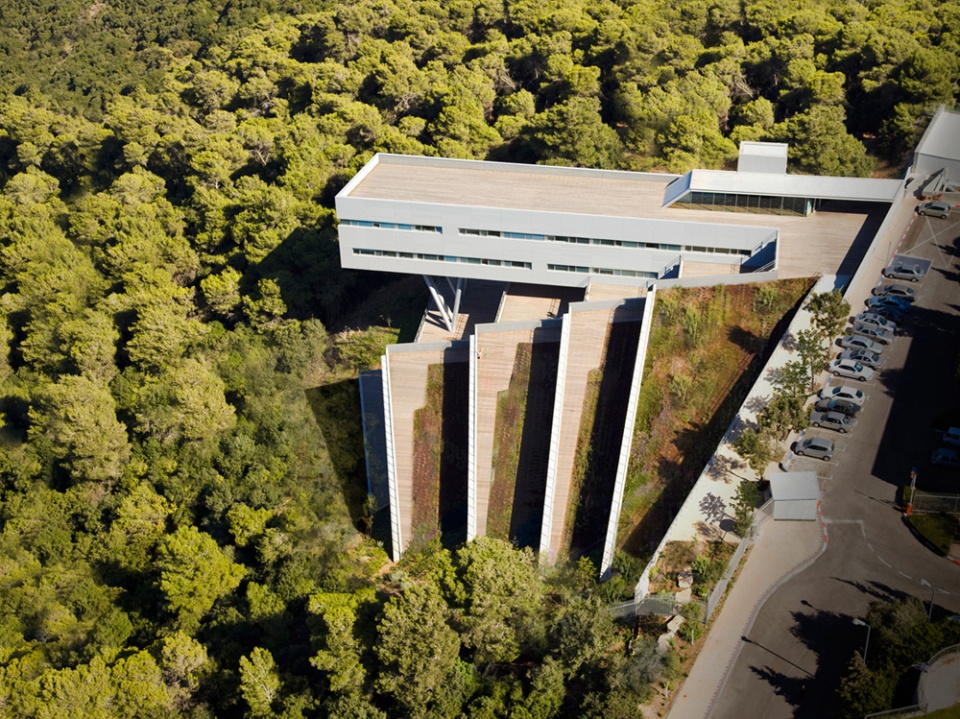 haifa university student center by chyutin architects