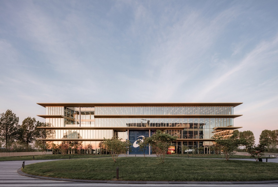 new asics emea headquarters by powerhouse company red company