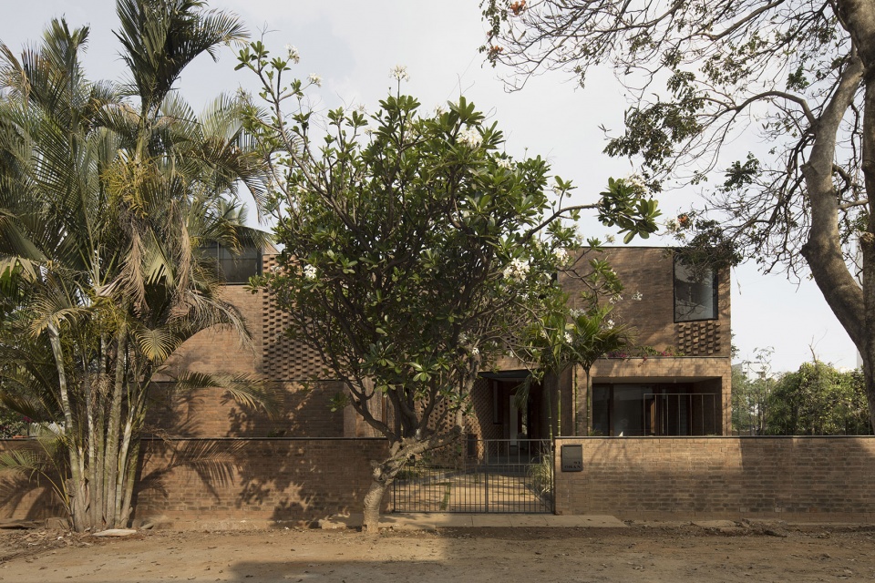 brick house by collectiveproject