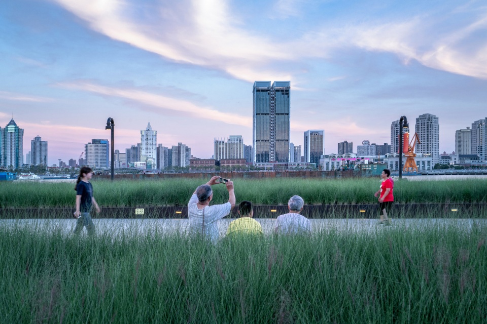 public space of yangpu riverfront south section phase ii china by daguan landscape design