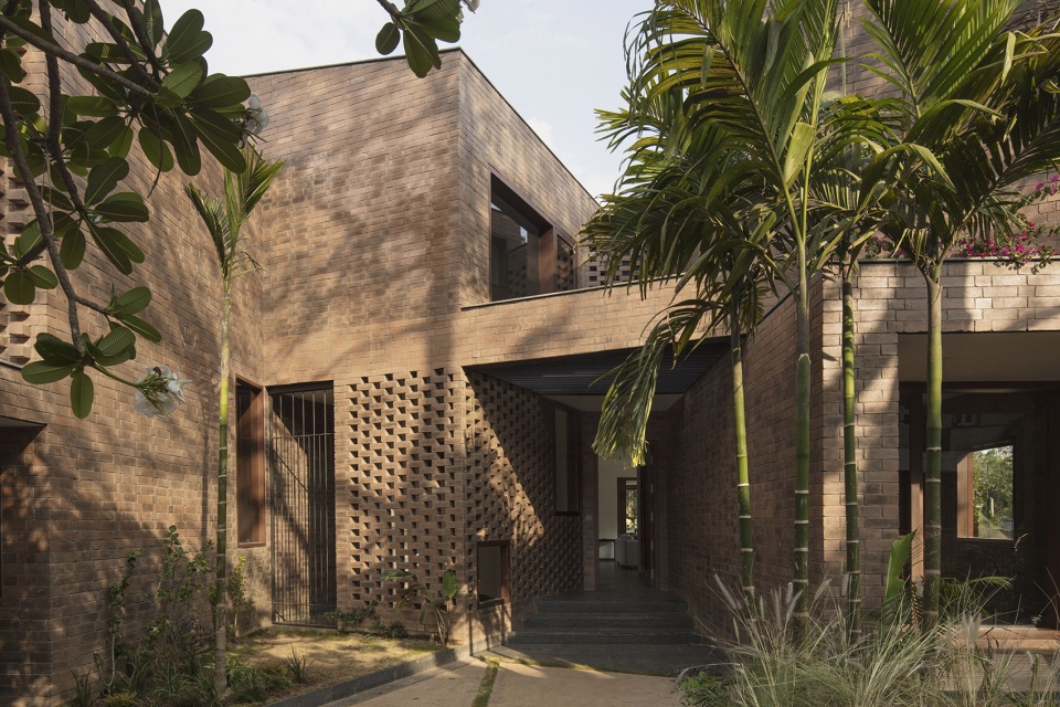 brick house by collectiveproject