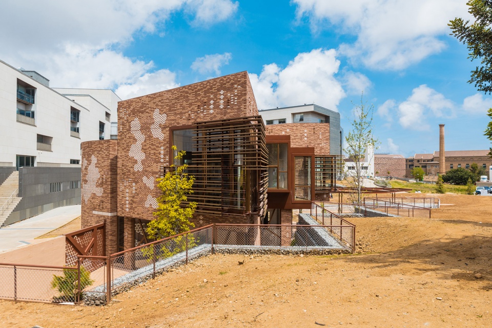 kalida sant pau centre by miralles tagliabue embt