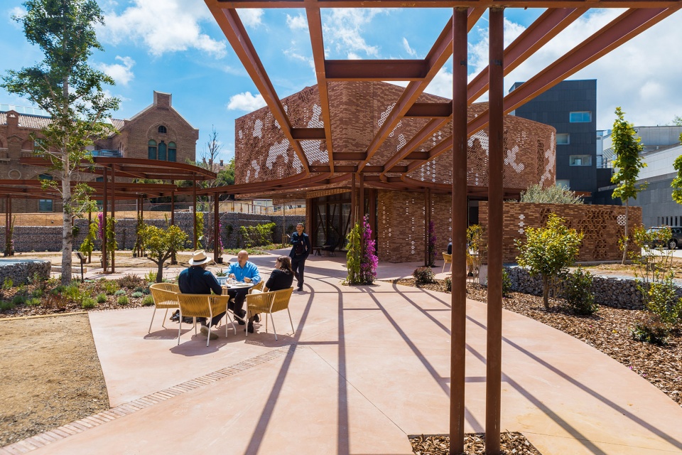 kalida sant pau centre by miralles tagliabue embt