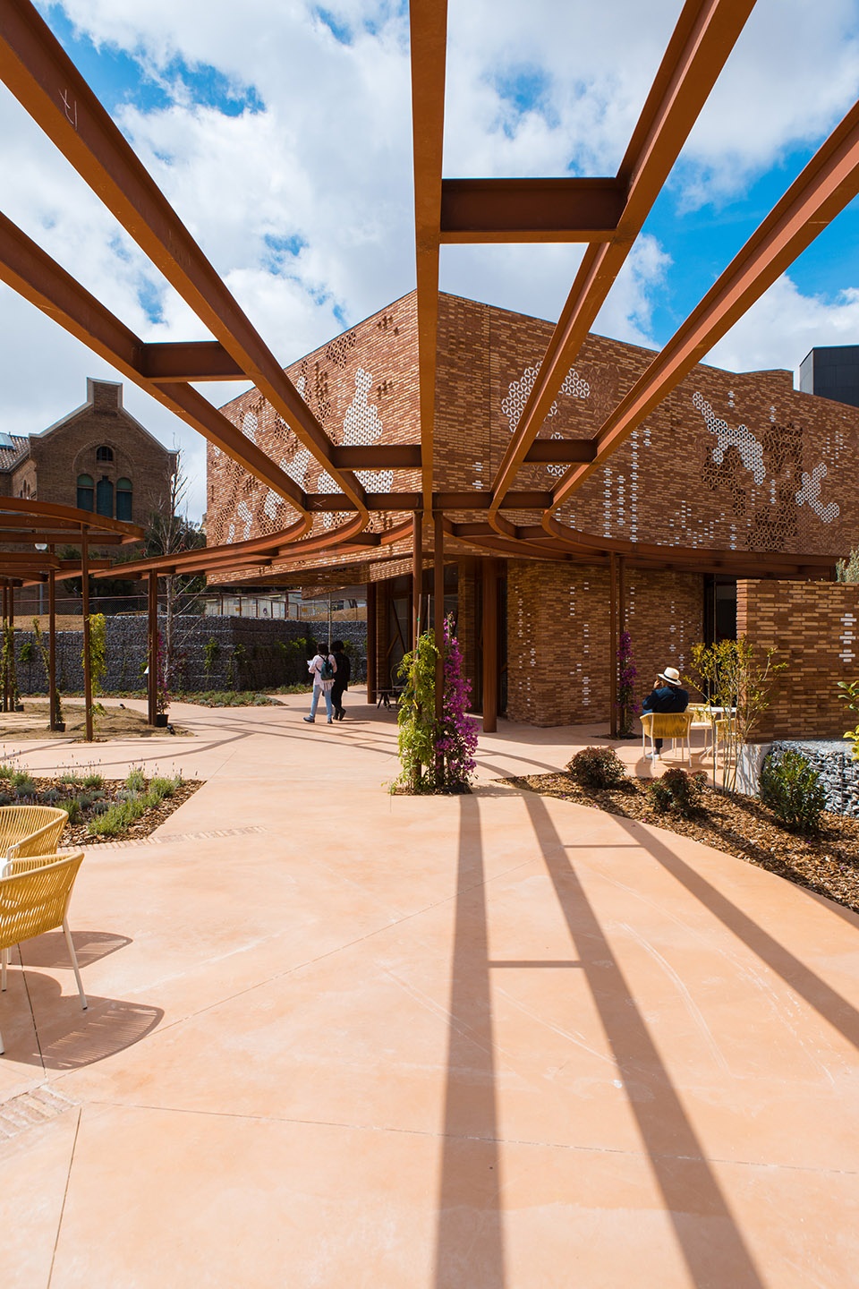 kalida sant pau centre by miralles tagliabue embt