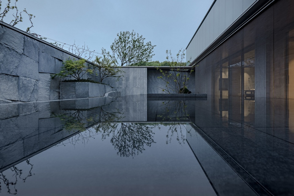 courtyard of suzhou stream villa change studio