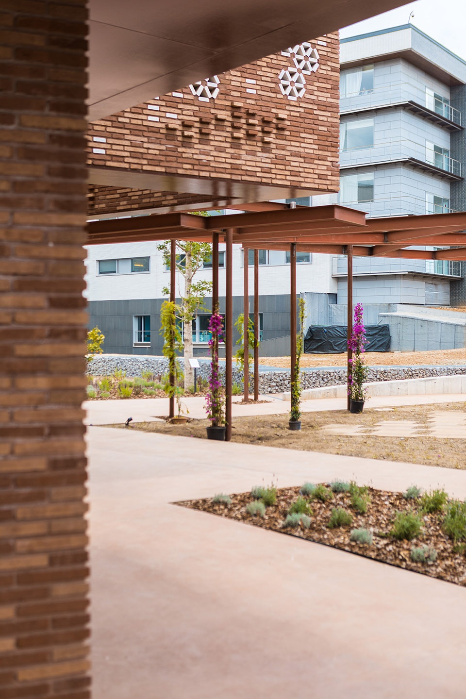 kalida sant pau centre by miralles tagliabue embt