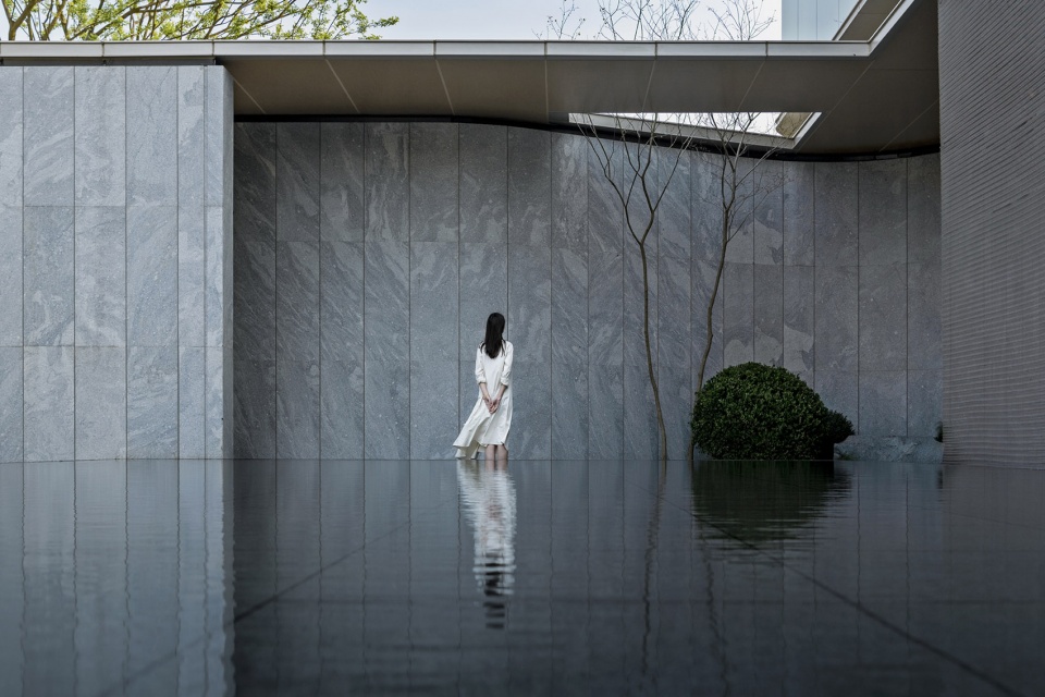 courtyard of suzhou stream villa change studio