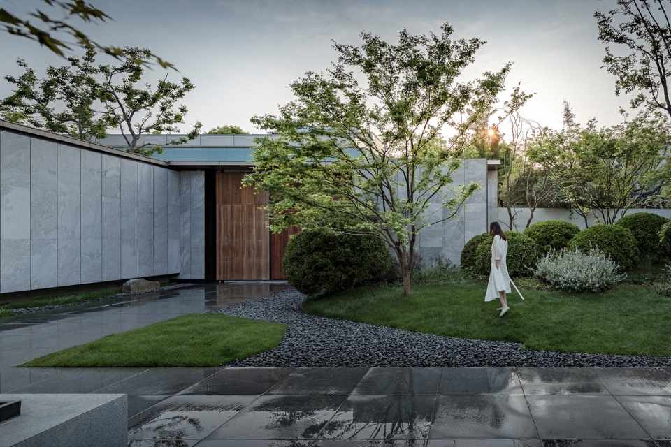 courtyard of suzhou stream villa change studio
