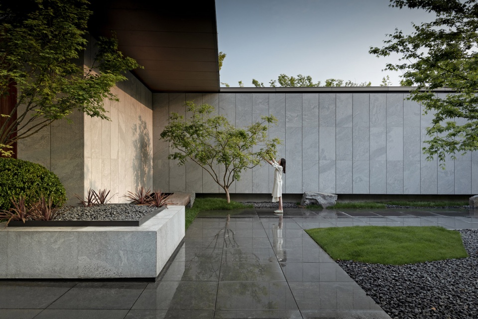 courtyard of suzhou stream villa change studio