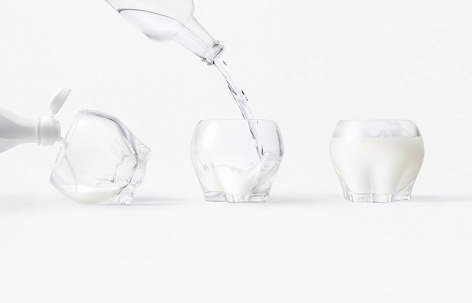 为Calpico®饮品设计的新杯子 / nendo