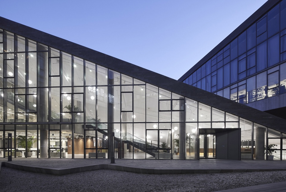 share television media office building in digital manor c china by ideal design construction inc