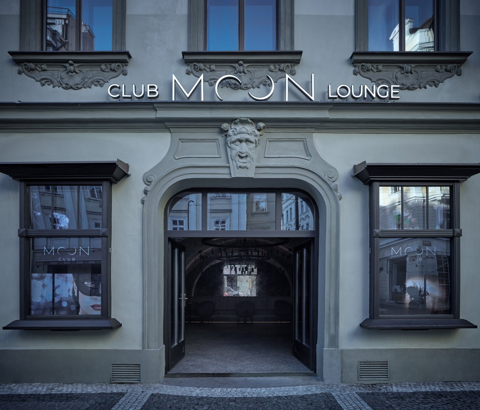 moon club by formafatal macharteichman