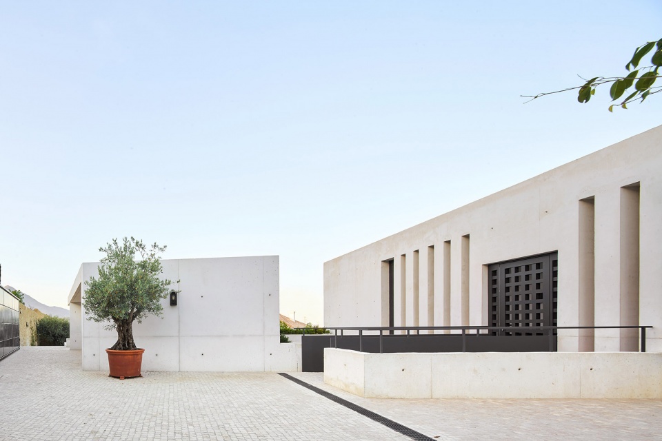 villa with two patios by abalossentkiewicz as