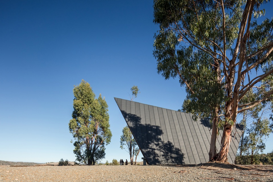 Chapel of NOSSA SENHORA DE FÁTIMA by Plano Humano Arquitectos