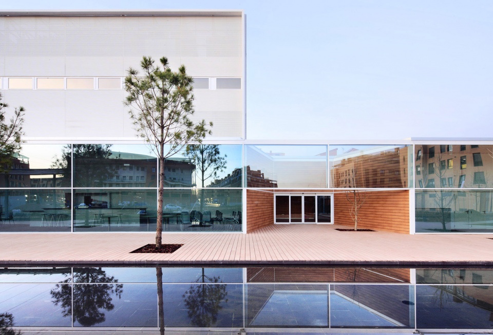 leisure centre azuqueca de henares by abalos sentkiewicz as