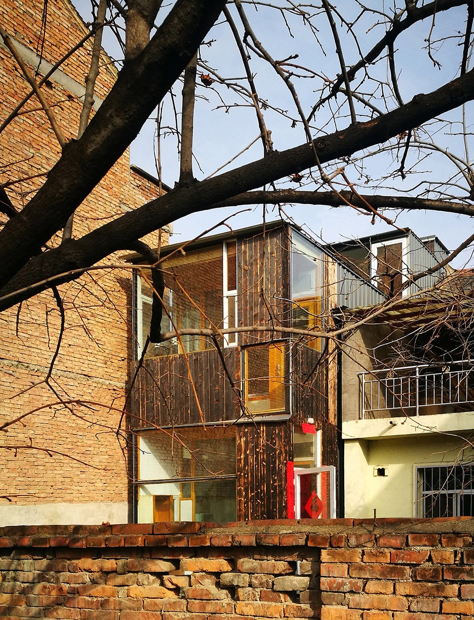 a staggered house prototype with prefabricated modular construction system china by ojo oyo prelab