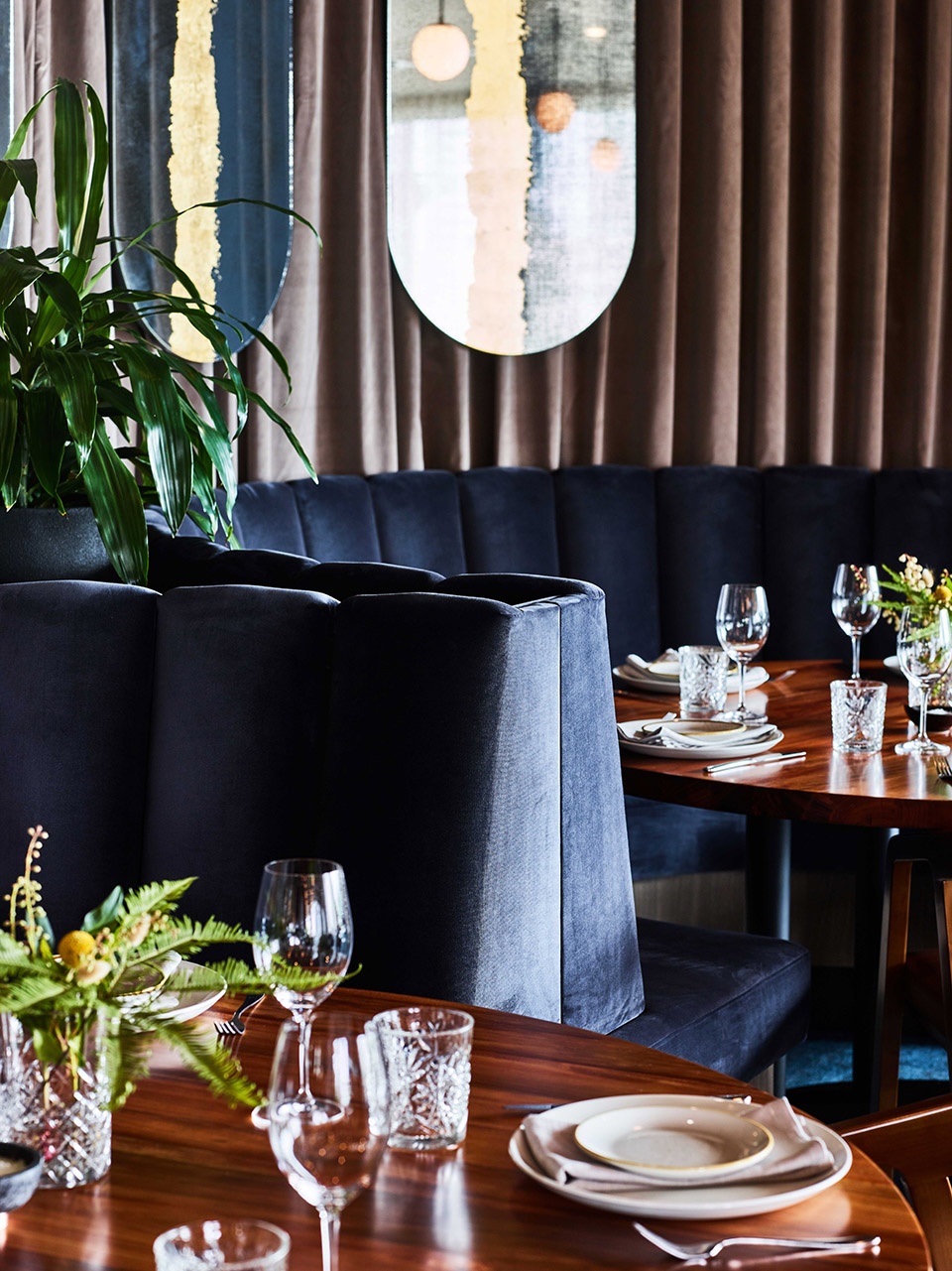 persone bar and restaurant by plus architecture