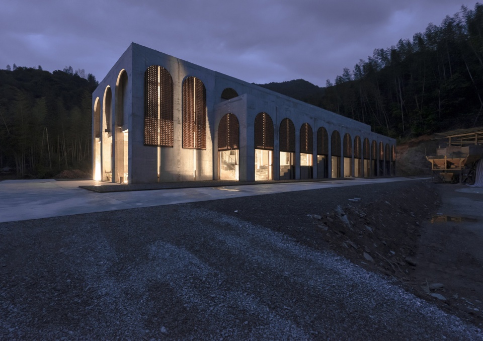 bingding wood kiln in jingdezhen china by azl architects