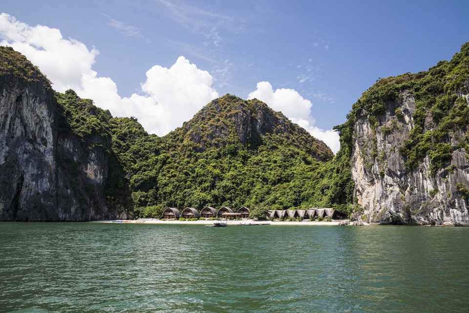 castaway island resort by 1