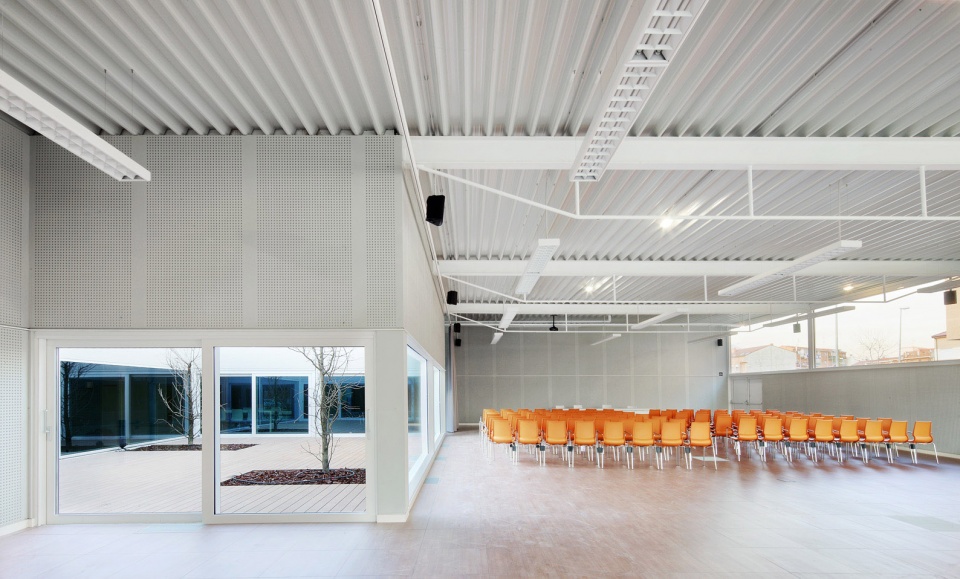 leisure centre azuqueca de henares by abalos sentkiewicz as